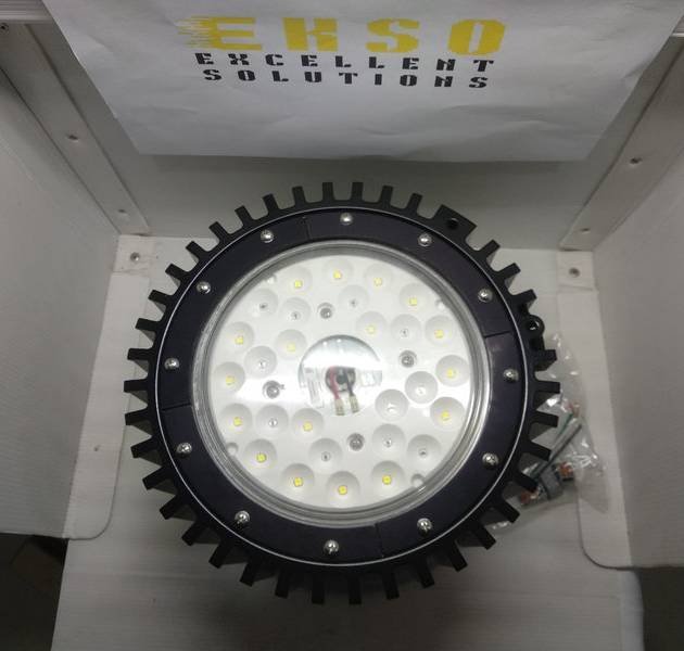 series VMVL-5-UNV1 Champ VMVL LED fixture, Cool white, 100W HID equivalent